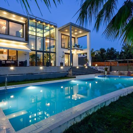 Adorno Luxury Villas 克拉法吉亚 外观 照片
