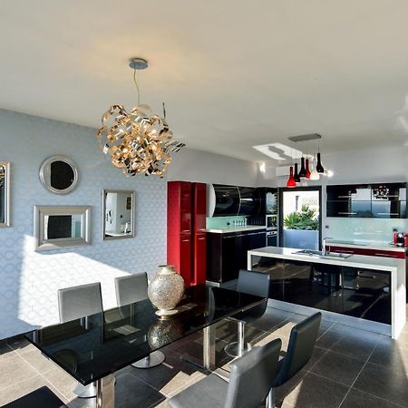 Adorno Luxury Villas 克拉法吉亚 外观 照片