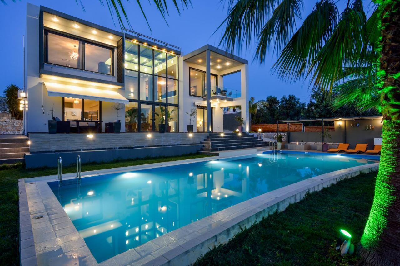 Adorno Luxury Villas 克拉法吉亚 外观 照片